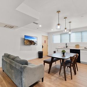 Charming Urban Retreat Near Usc In La- Private Room With Share Living Room With Kitchen